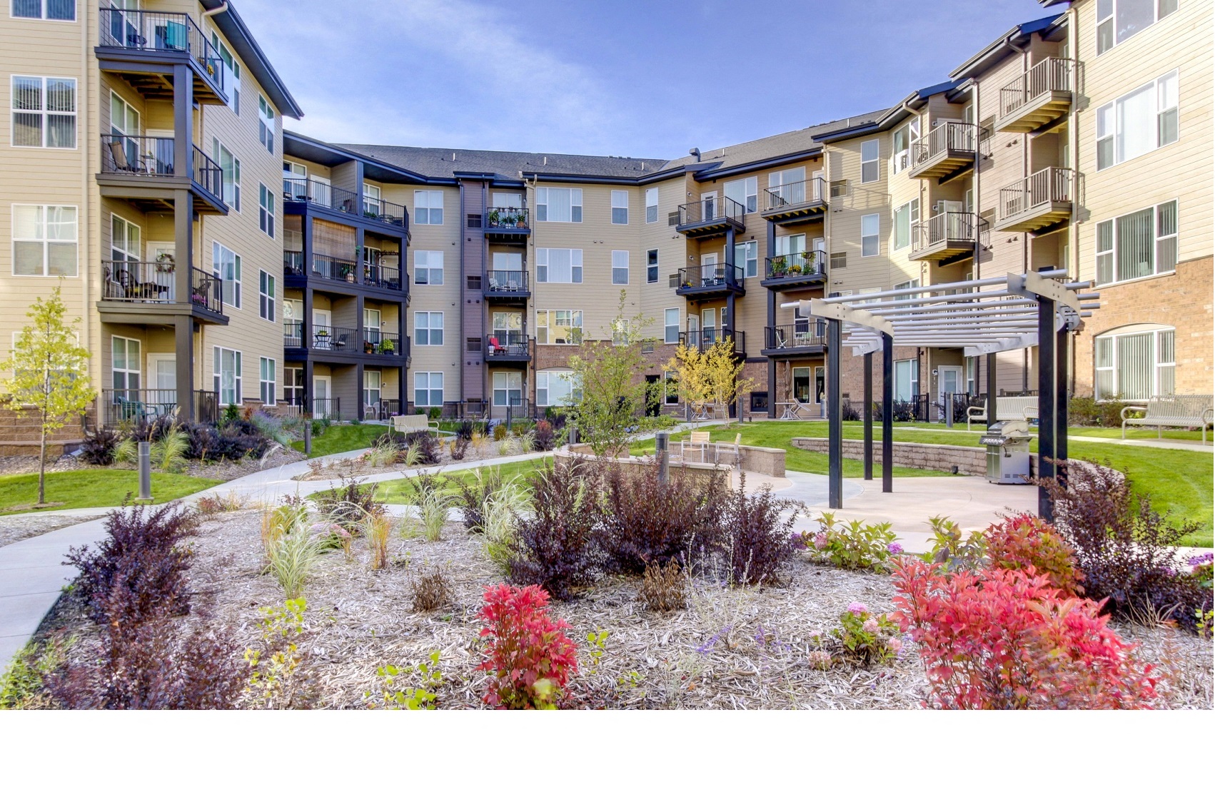 Legends at Silver Lake Village Apartments in St. Anthony, MN